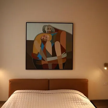 Elegant Near The Center Of Apartamento