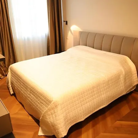 Apartamento Elegant Near The Center Of *