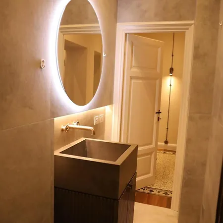 Elegant Near The Center Of Apartamento